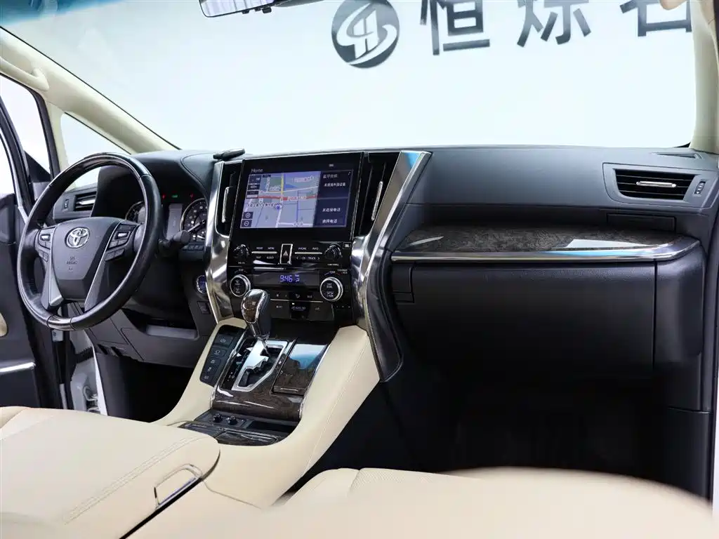 Toyota Alphard 2021 — фото 23