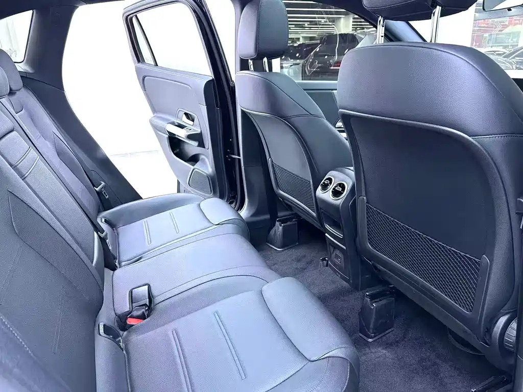Mercedes-Benz GLA 2023 — фото 8