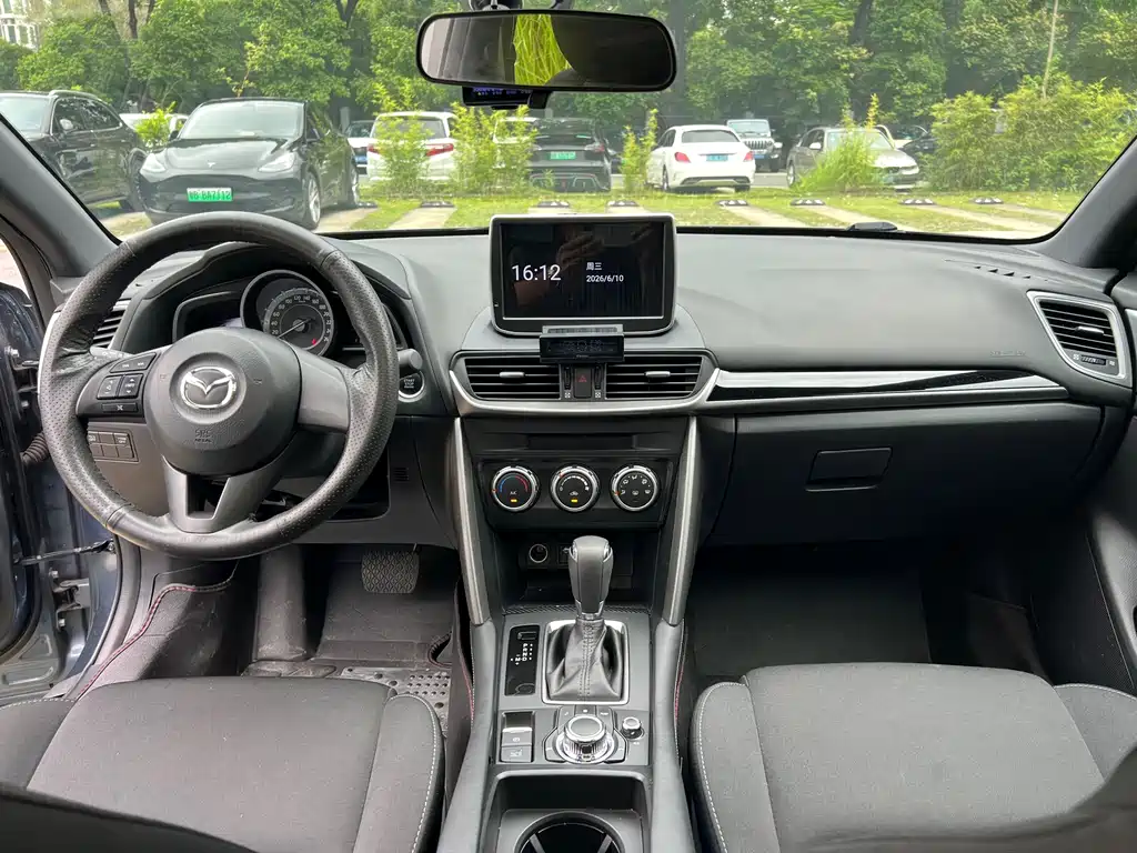Mazda CX-4 2017 — фото 12