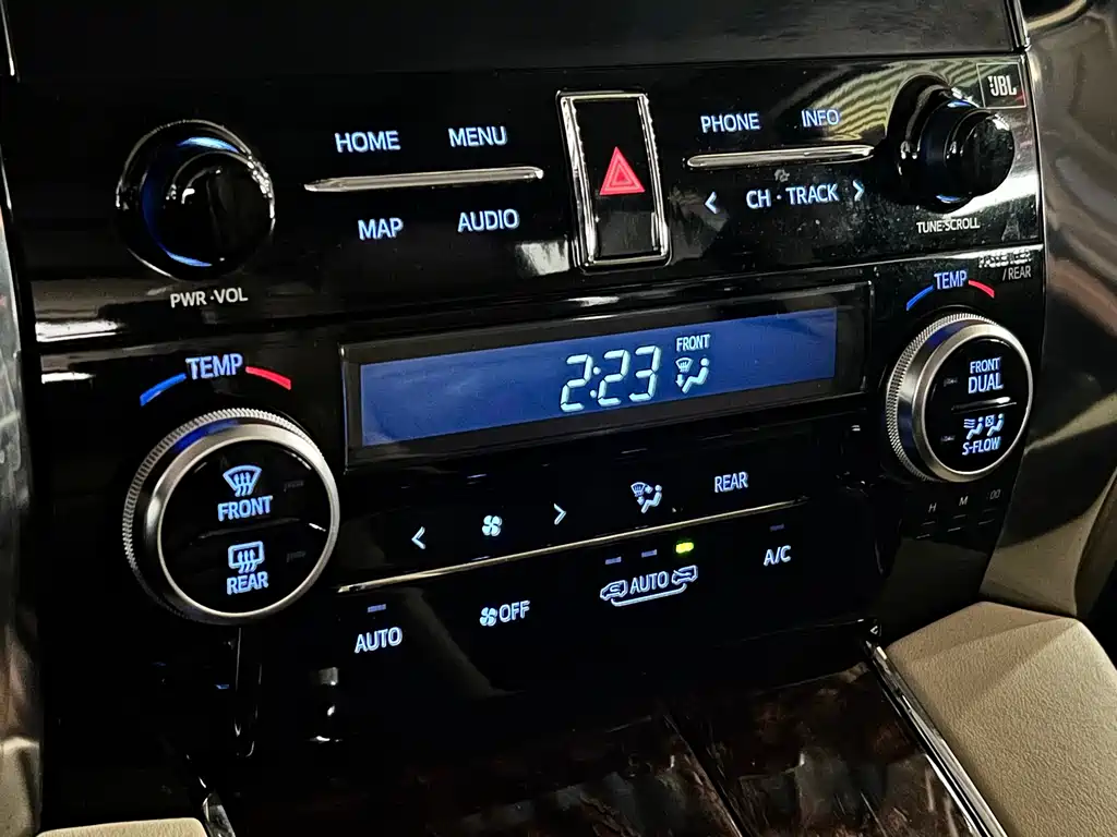 Toyota Alphard 2020 — фото 10