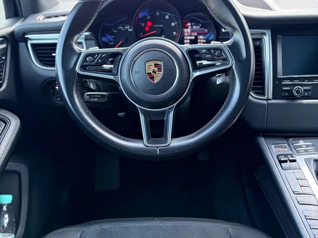 Porsche Macan 2016 — фото 14