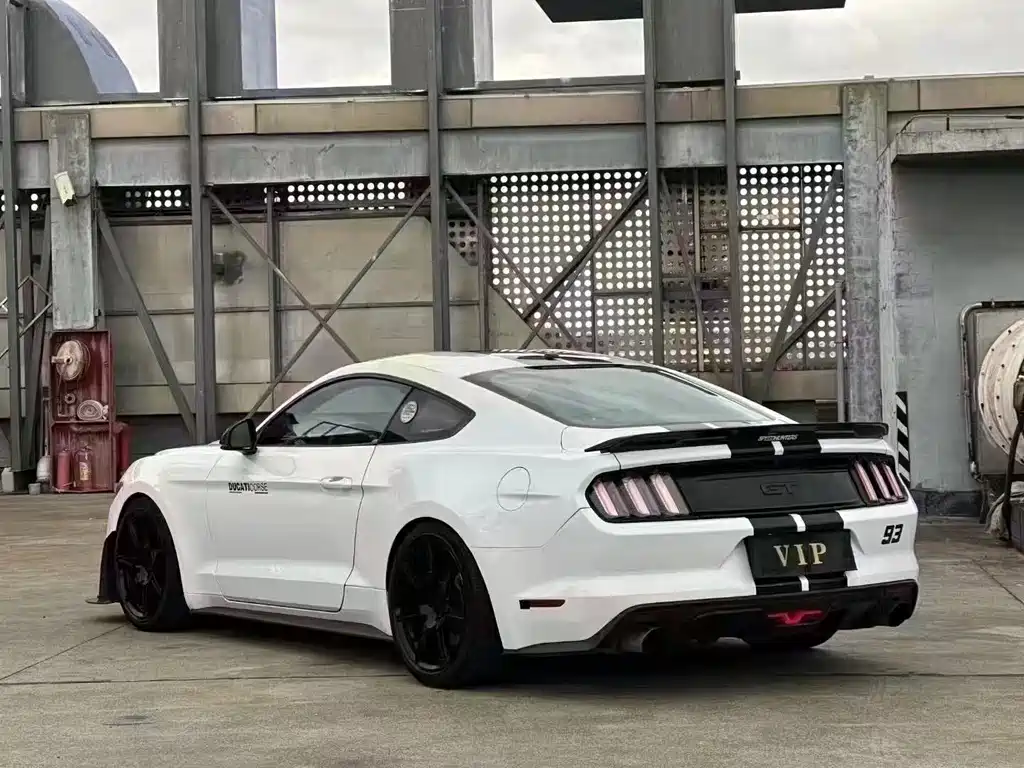 Ford Mustang 2017 — фото 8