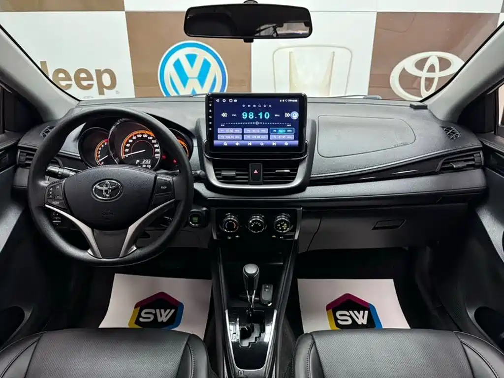 Toyota Yaris L 2022 — фото 9