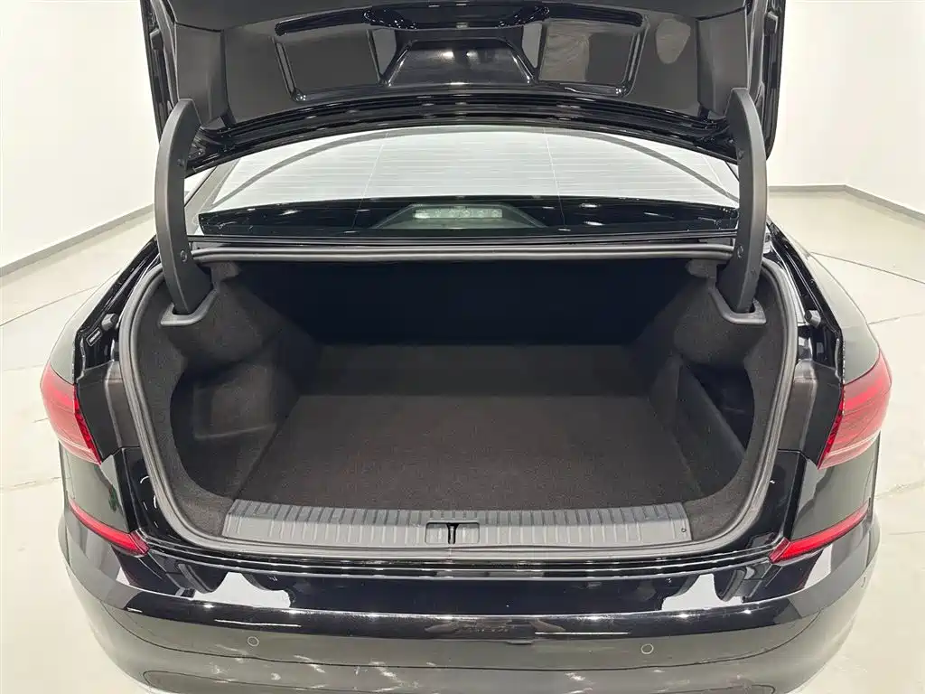 Volkswagen Passat 2023 — фото 25
