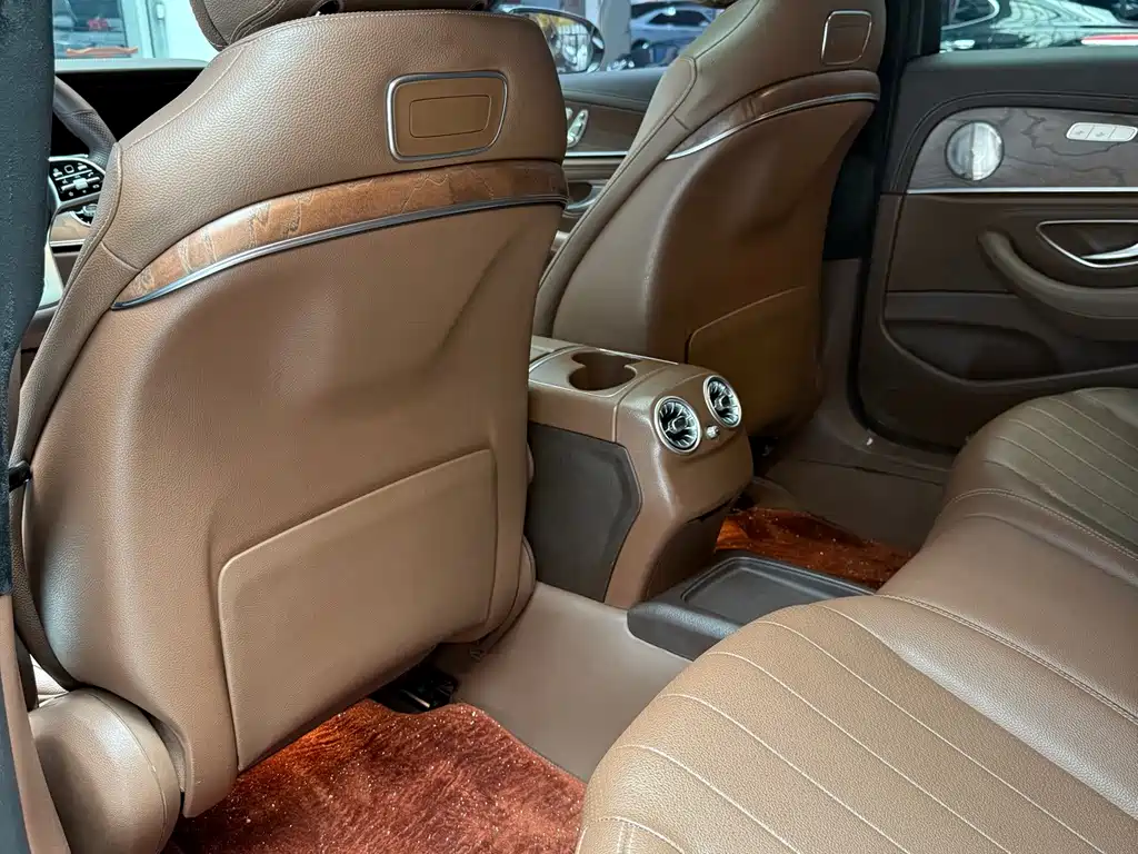 Mercedes-Benz E-Class 2019 — фото 15