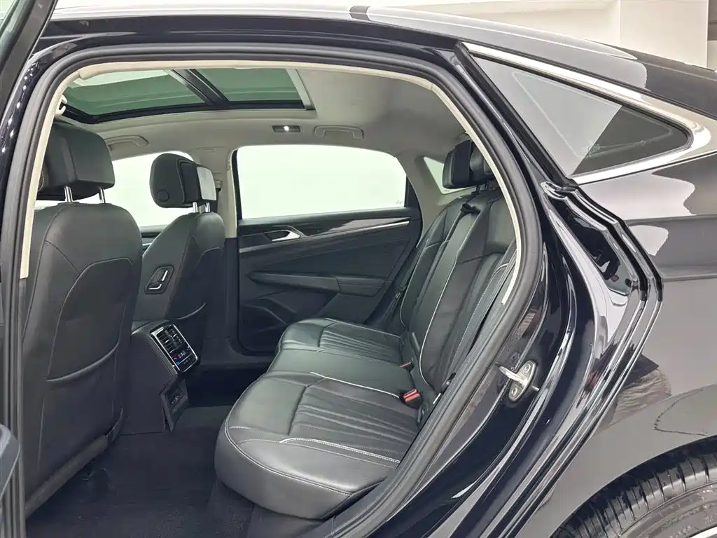 Volkswagen Passat 2023 — фото 20