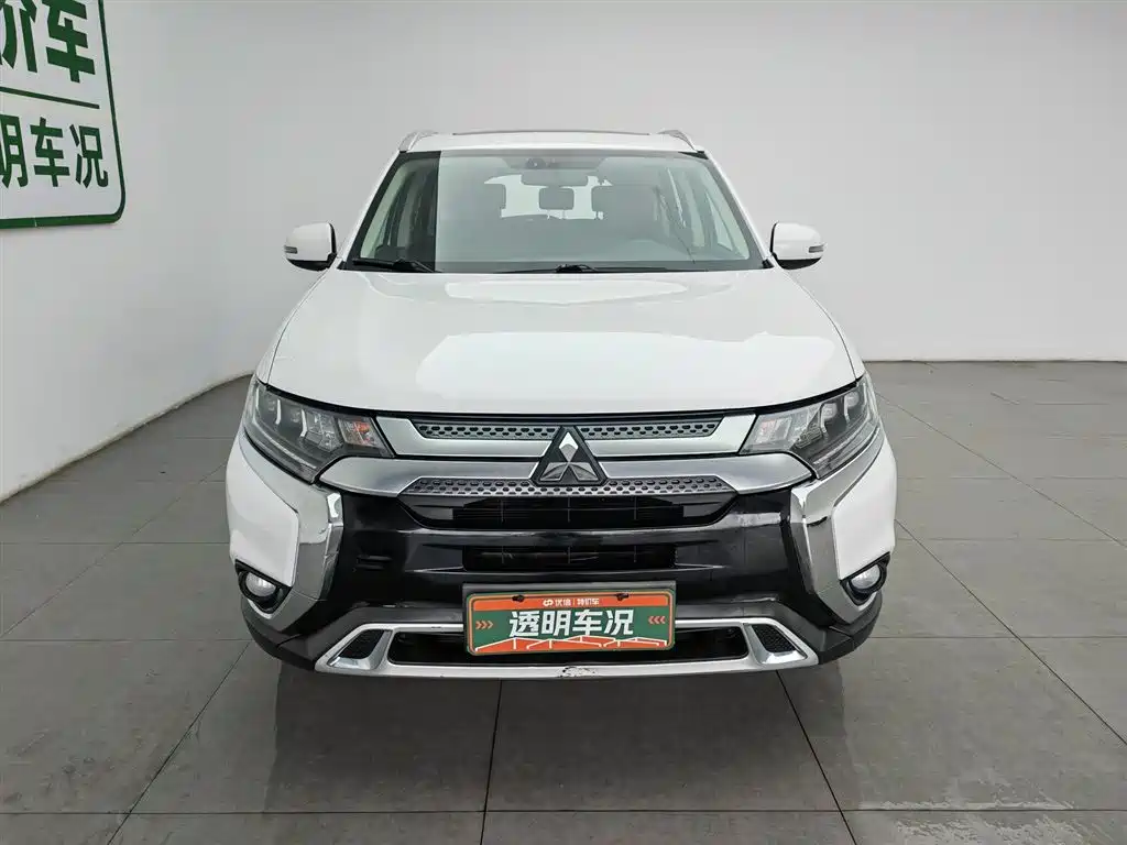 Mitsubishi Outlander 2020 — фото 3