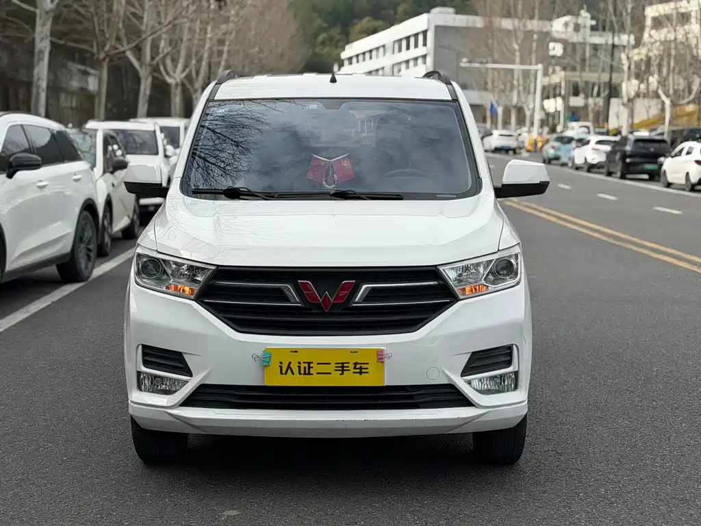 Wuling Hongguang 2019 — фото 2