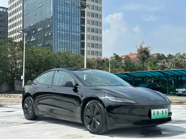 Tesla Model 3 2023