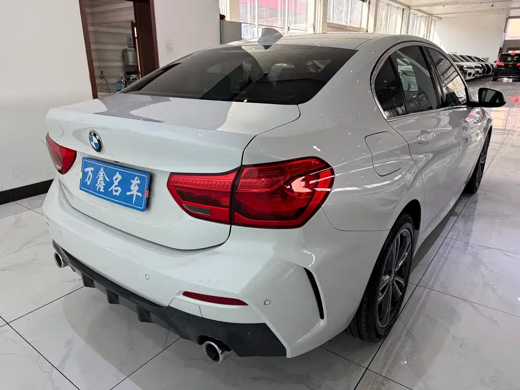 BMW 1 Series 2021 — фото 18
