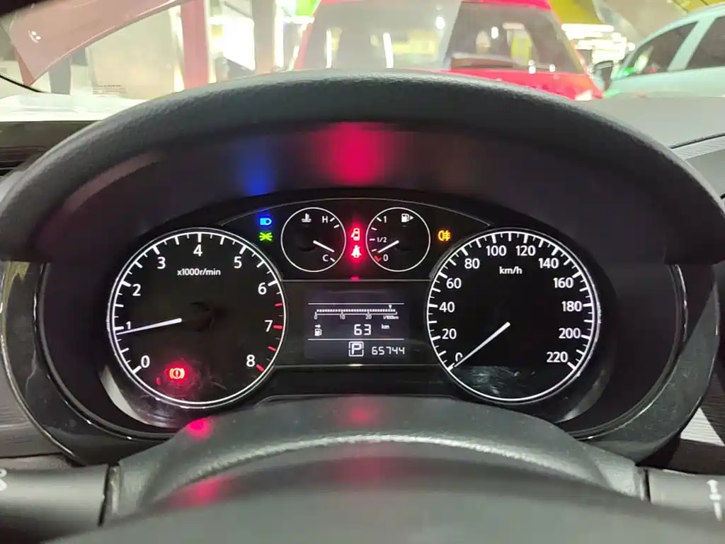 Nissan Tiida 2015 — фото 12