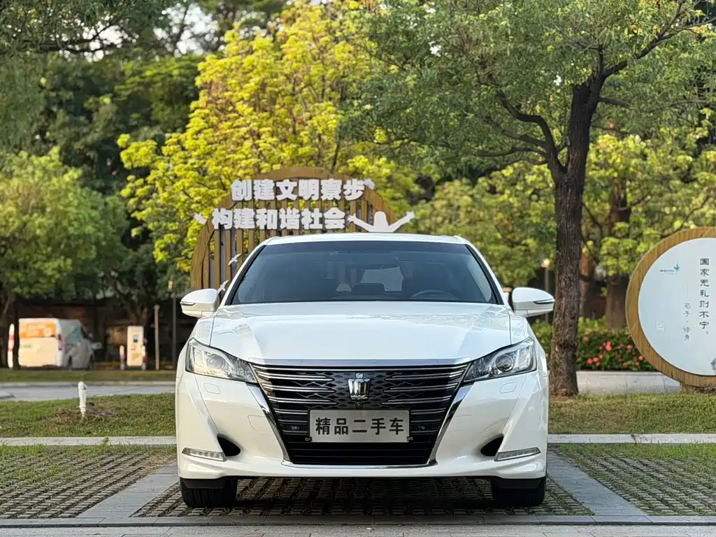 Toyota Crown 2018 — фото 2