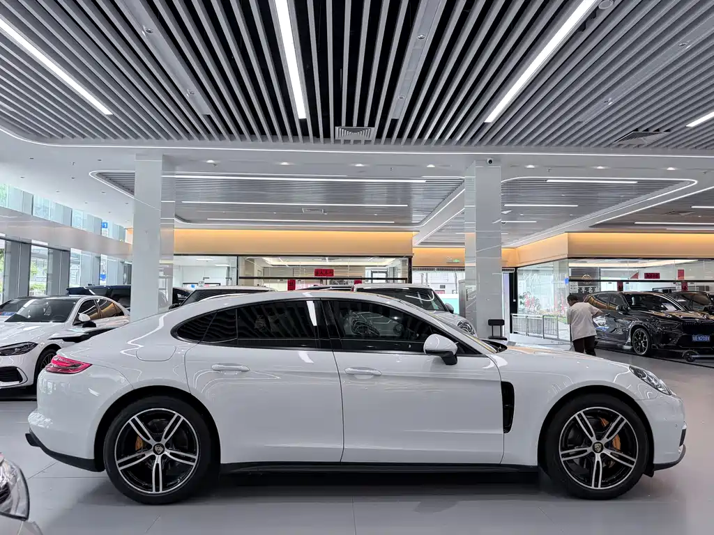 Porsche Panamera 2019 — фото 13