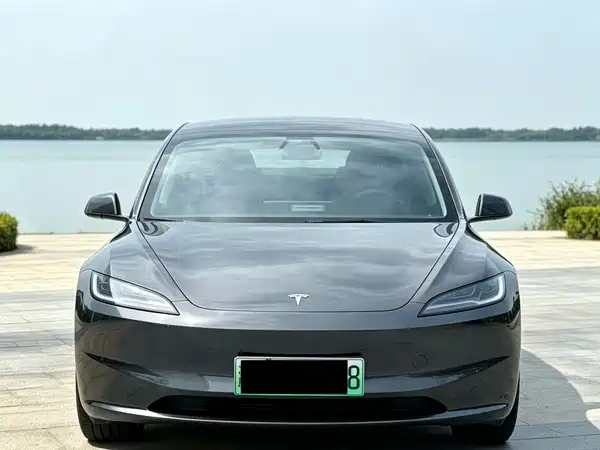 Tesla Model 3 2024