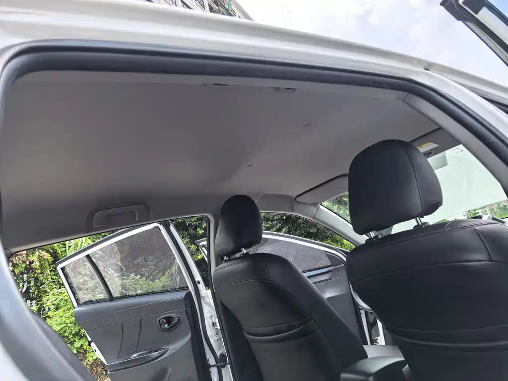 Toyota Yaris L 2017 — фото 15