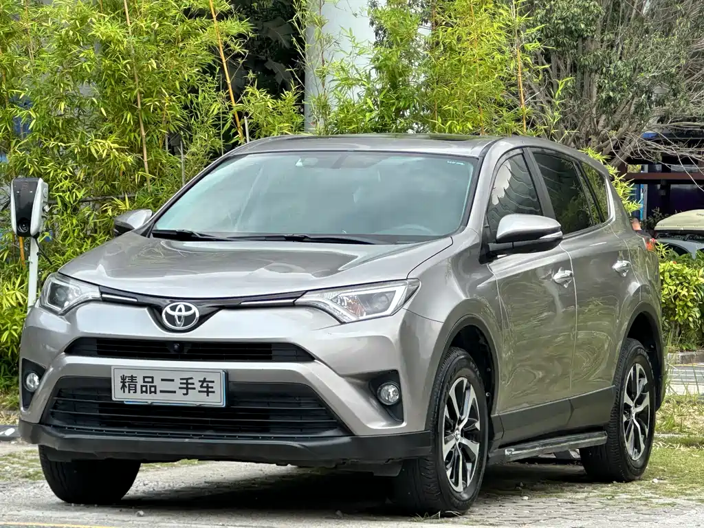 Toyota RAV4 2019 — фото 1