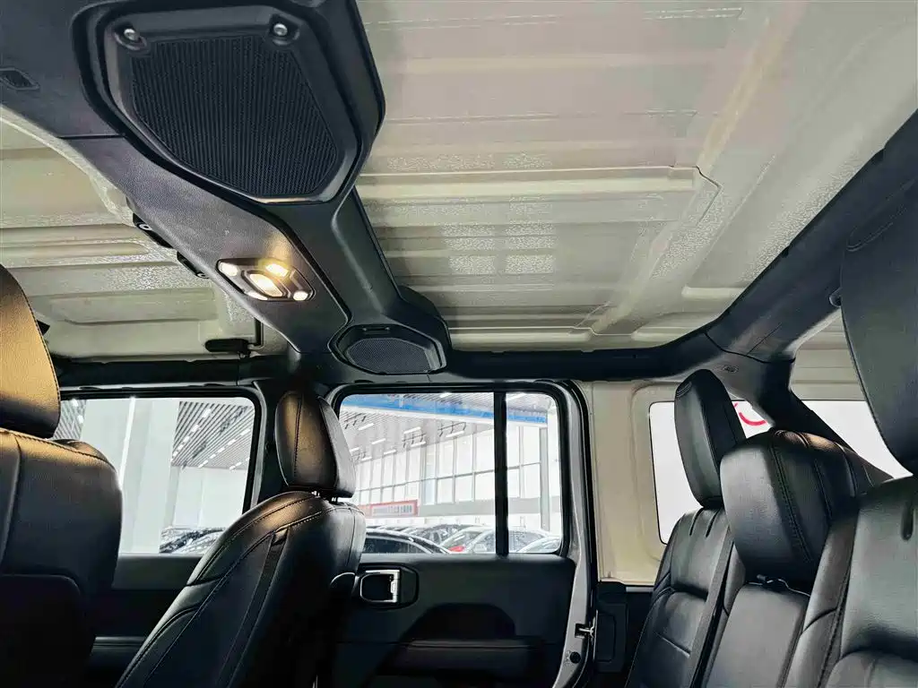 Jeep Wrangler 2020 — фото 23