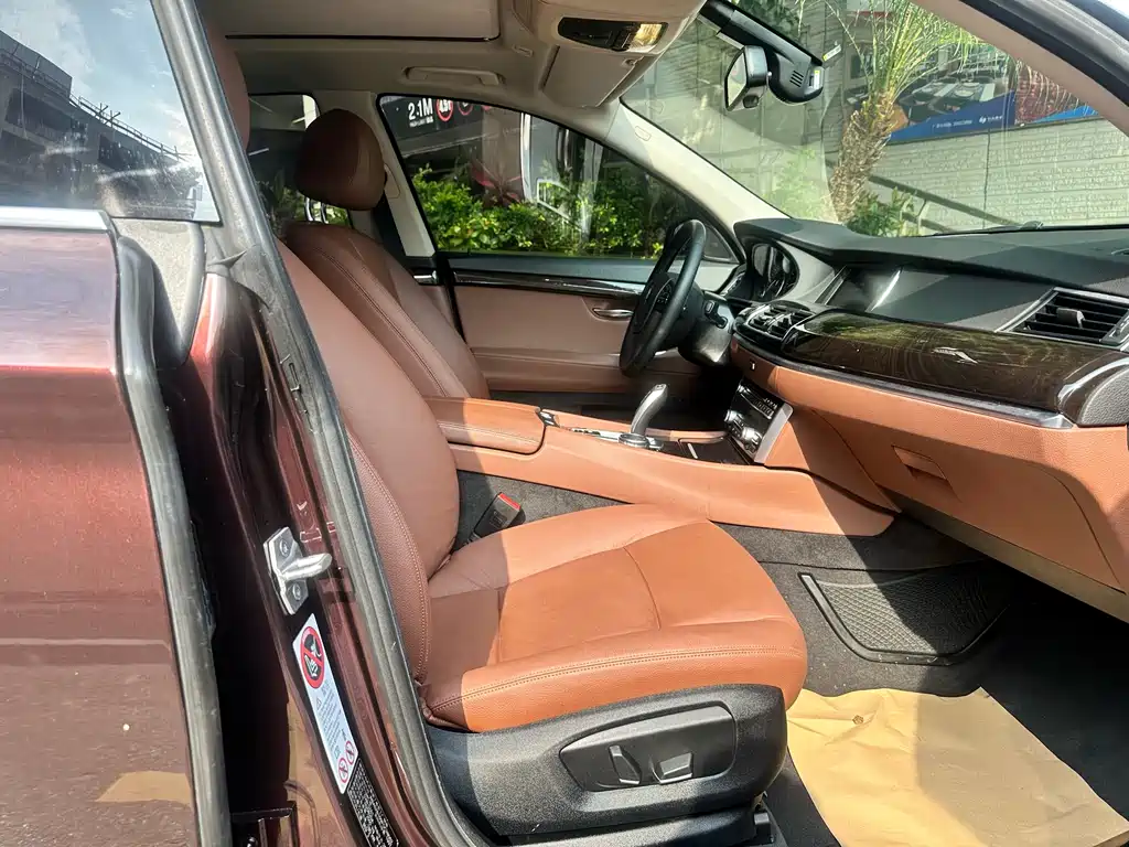 BMW 5 Series GT 2015 — фото 9