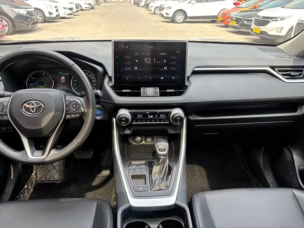 Toyota Wildlander 2022 — фото 10