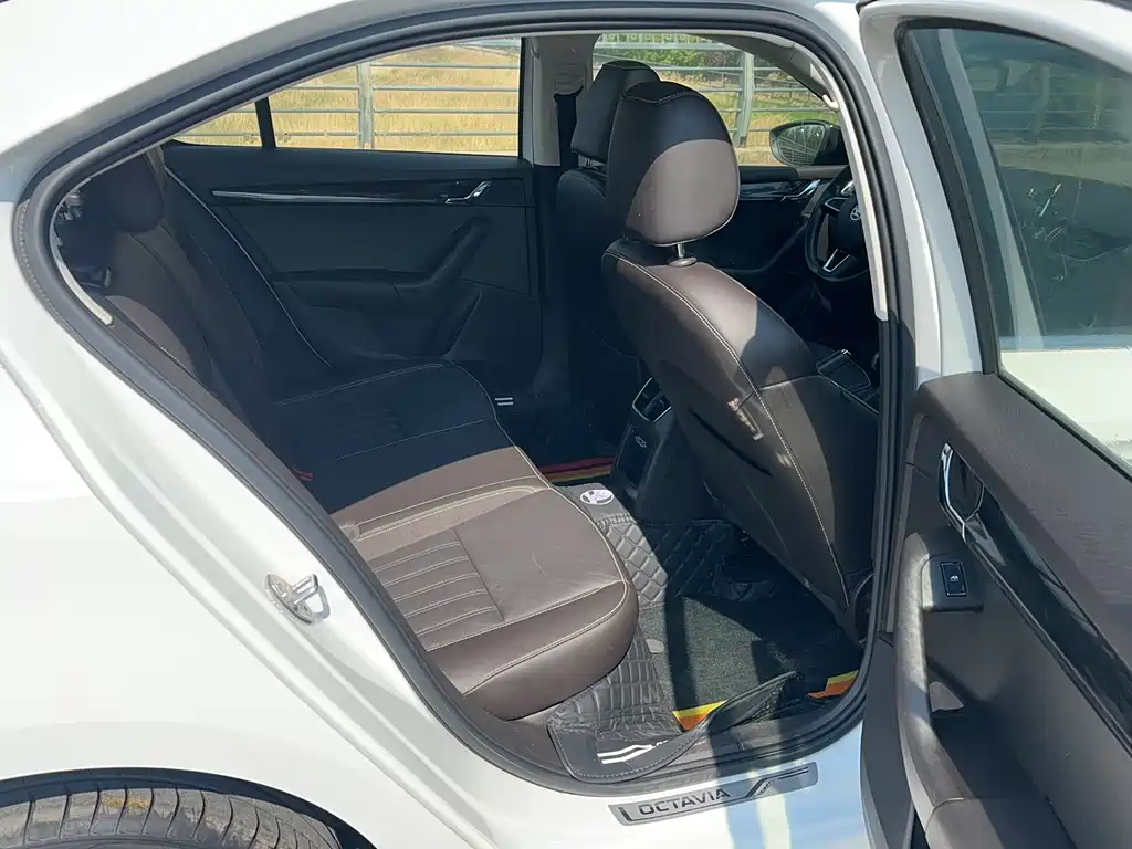 Skoda Octavia 2018 — фото 24