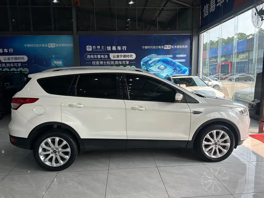 Ford Kuga 2015 — фото 14