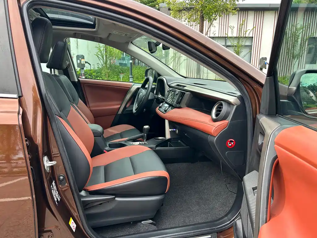 Toyota RAV4 2015 — фото 17