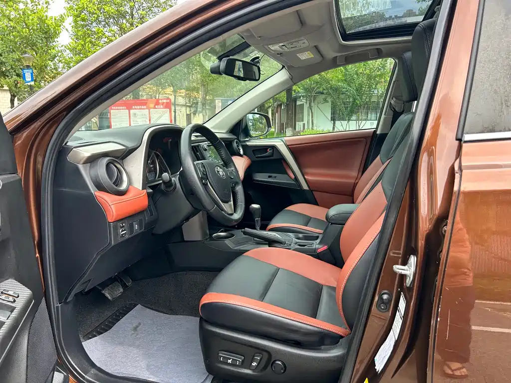 Toyota RAV4 2015 — фото 21