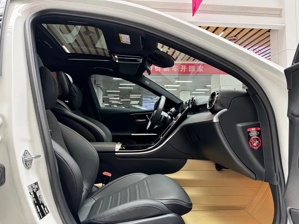 Mercedes-Benz C-Class 2023 — фото 17