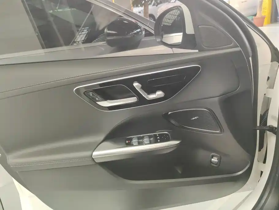 Mercedes-Benz C-Class 2024
