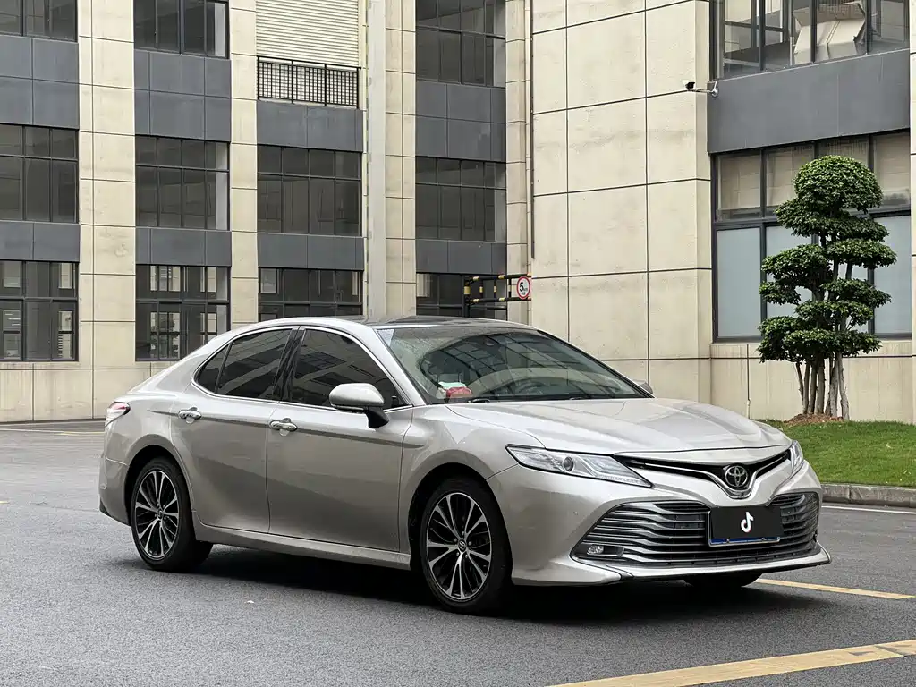 Toyota Camry 2018 — фото 3