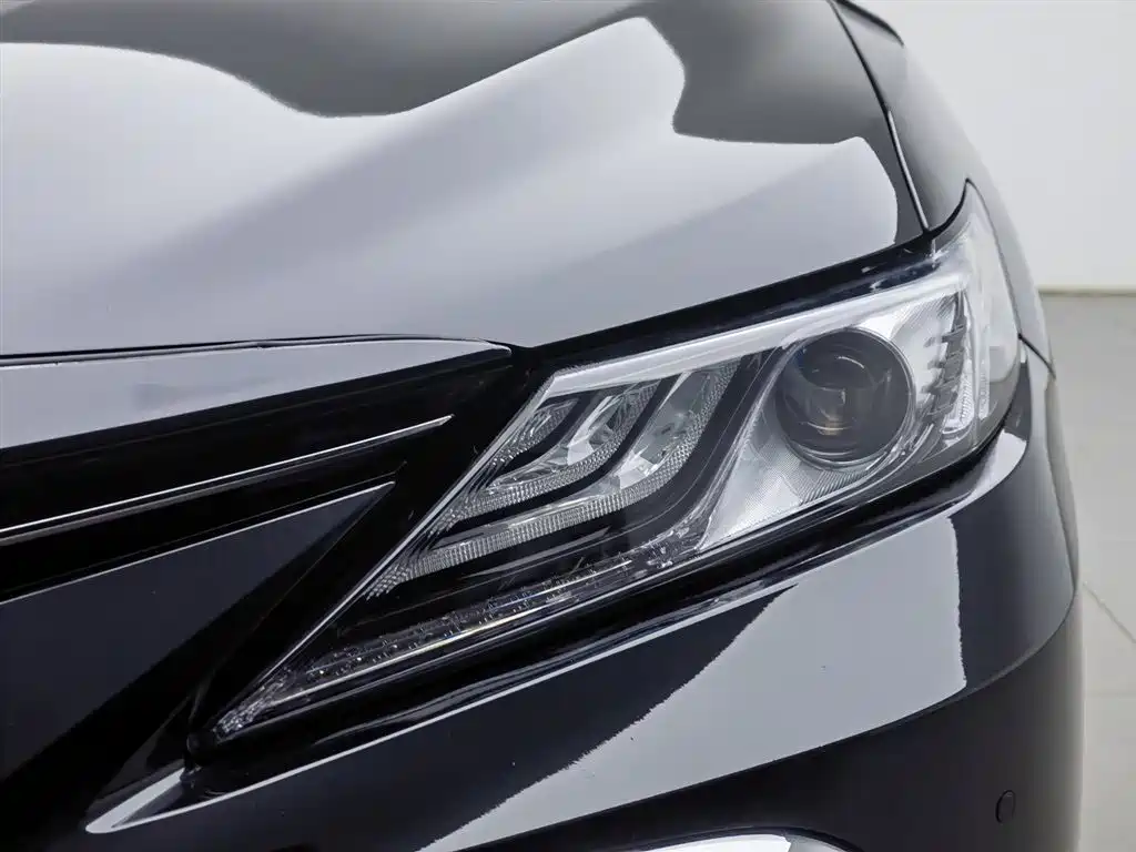 Toyota Camry 2023 — фото 7