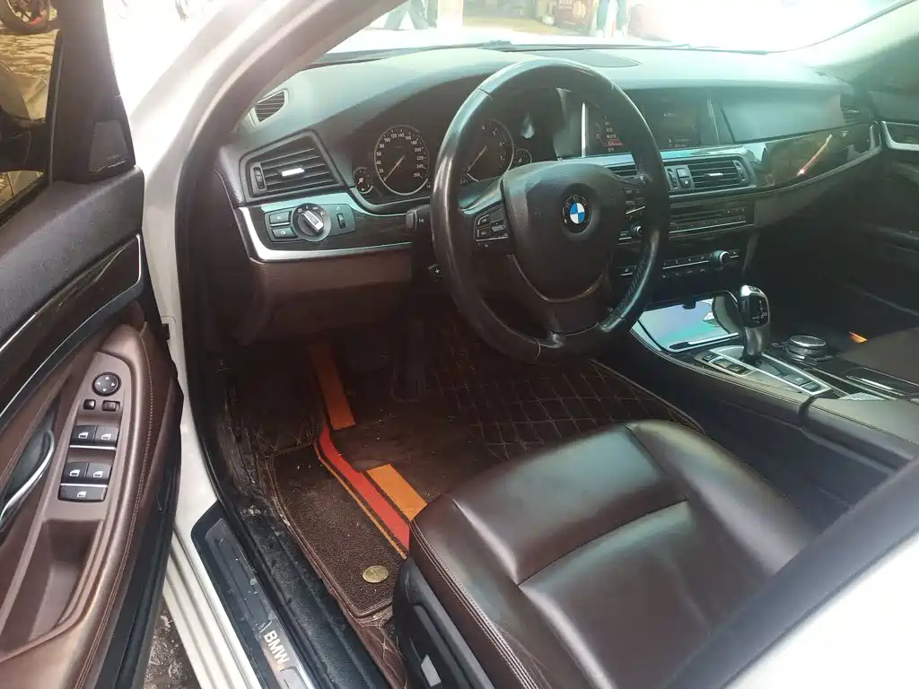 BMW 5 Series 2017 — фото 12