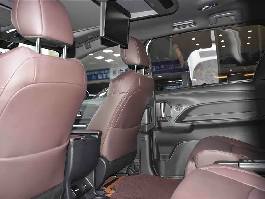 Toyota Sienna 2022 — фото 9
