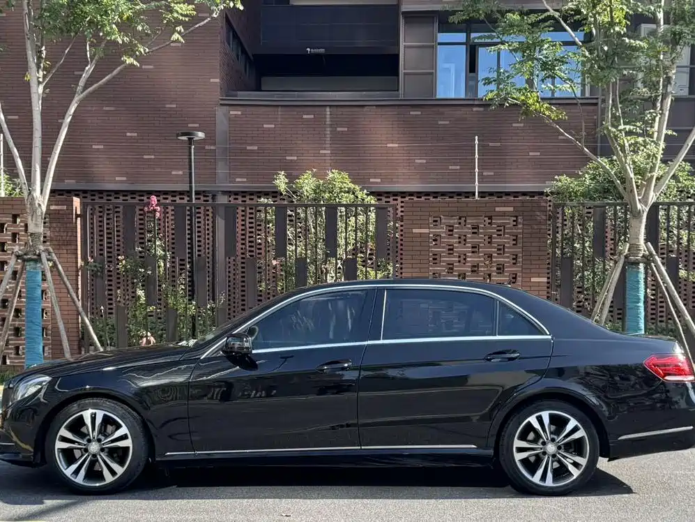 Mercedes-Benz E-Class 2015 — фото 12