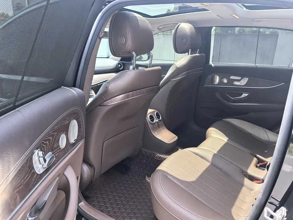 Mercedes-Benz E-Class 2023 — фото 11