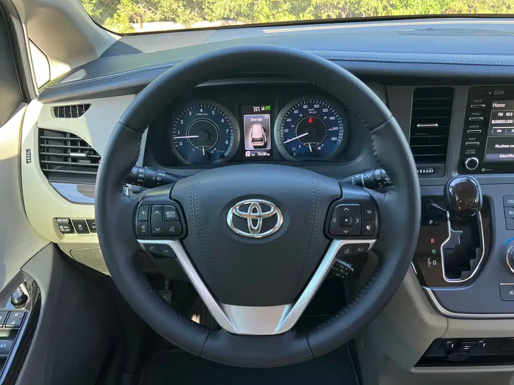 Toyota Sienna 2019 — фото 16