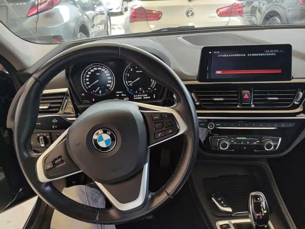BMW 1 Series 2021 — фото 10