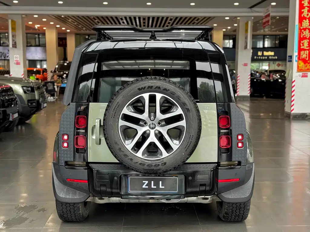 Land Rover Defender 2023 — фото 16