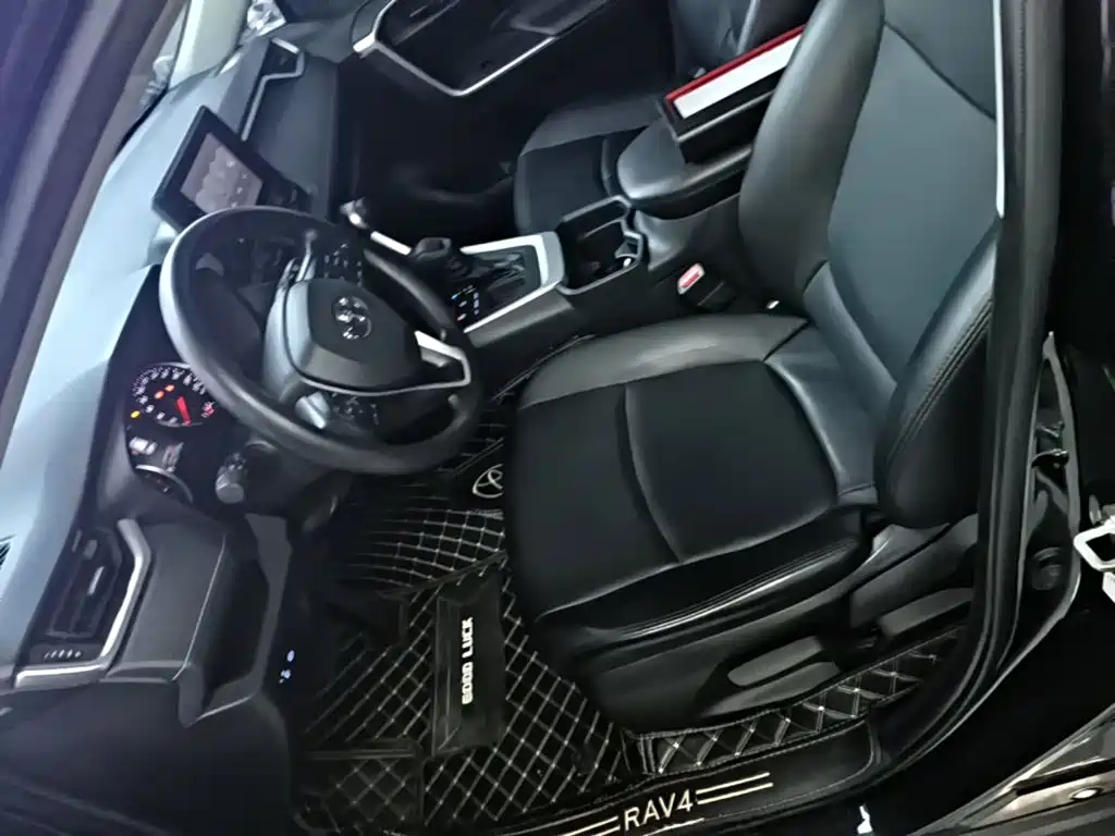 Toyota RAV4 2022 — фото 15