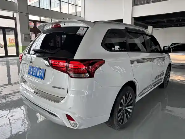 Mitsubishi Outlander 2021
