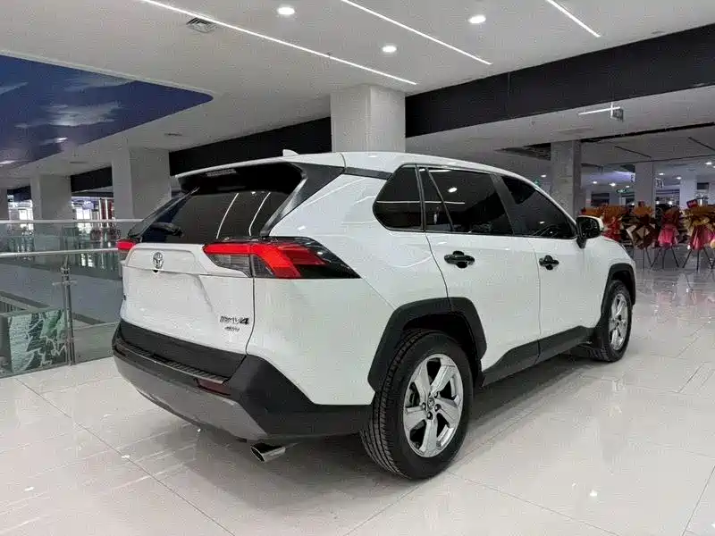 Toyota RAV4 2020 — фото 6