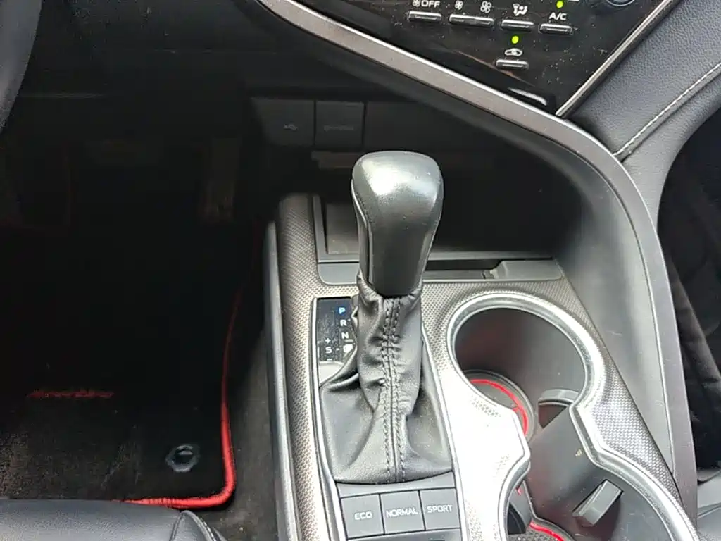 Toyota Camry 2021 — фото 14