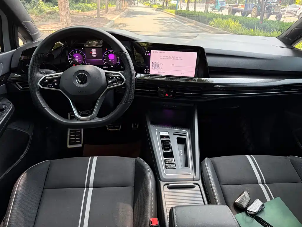Volkswagen Golf 2024