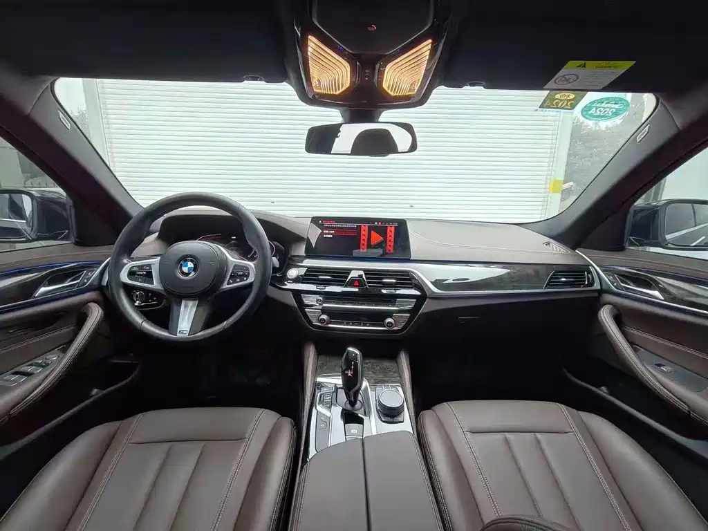 BMW 5 Series 2020 — фото 13