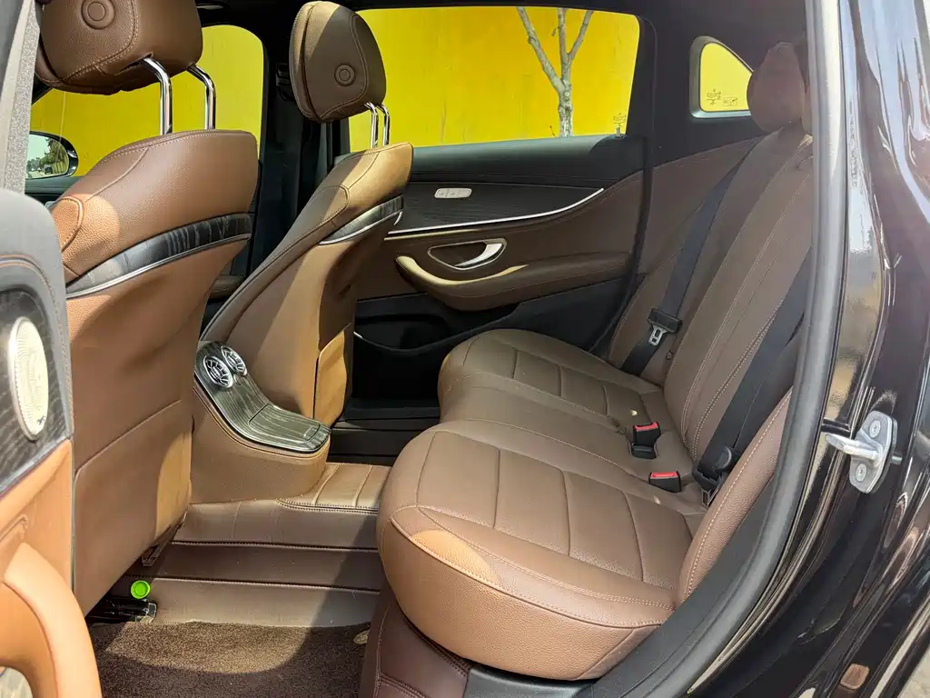 Mercedes-Benz E-Class 2023 — фото 15
