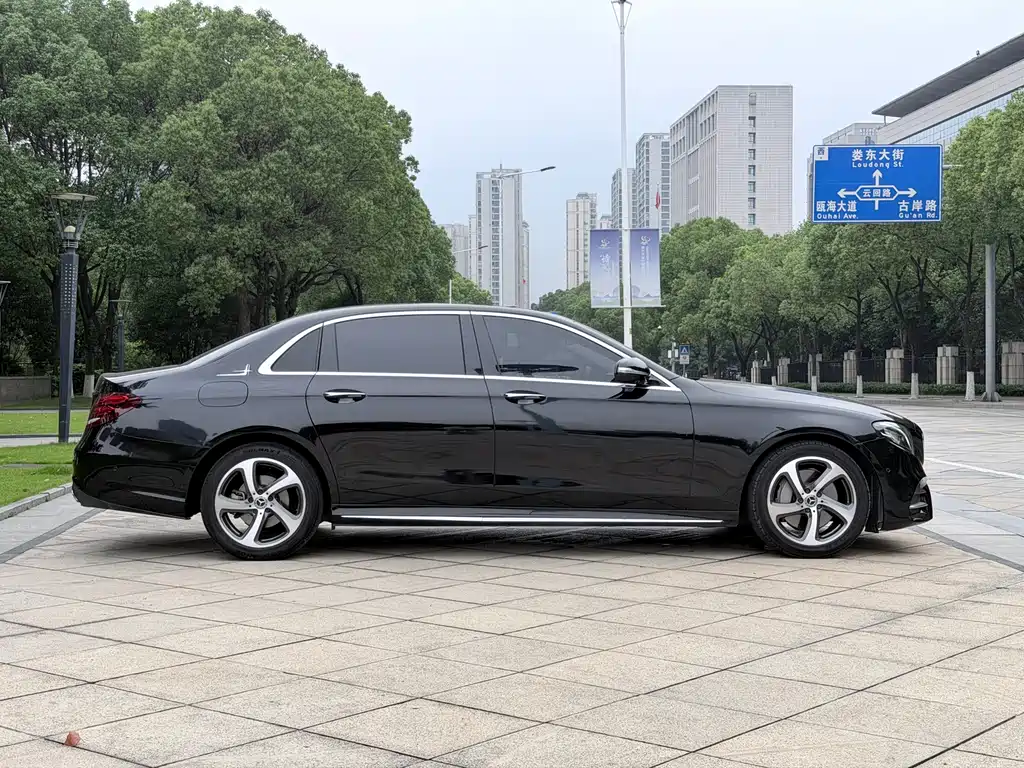 Mercedes-Benz E-Class 2018 — фото 18
