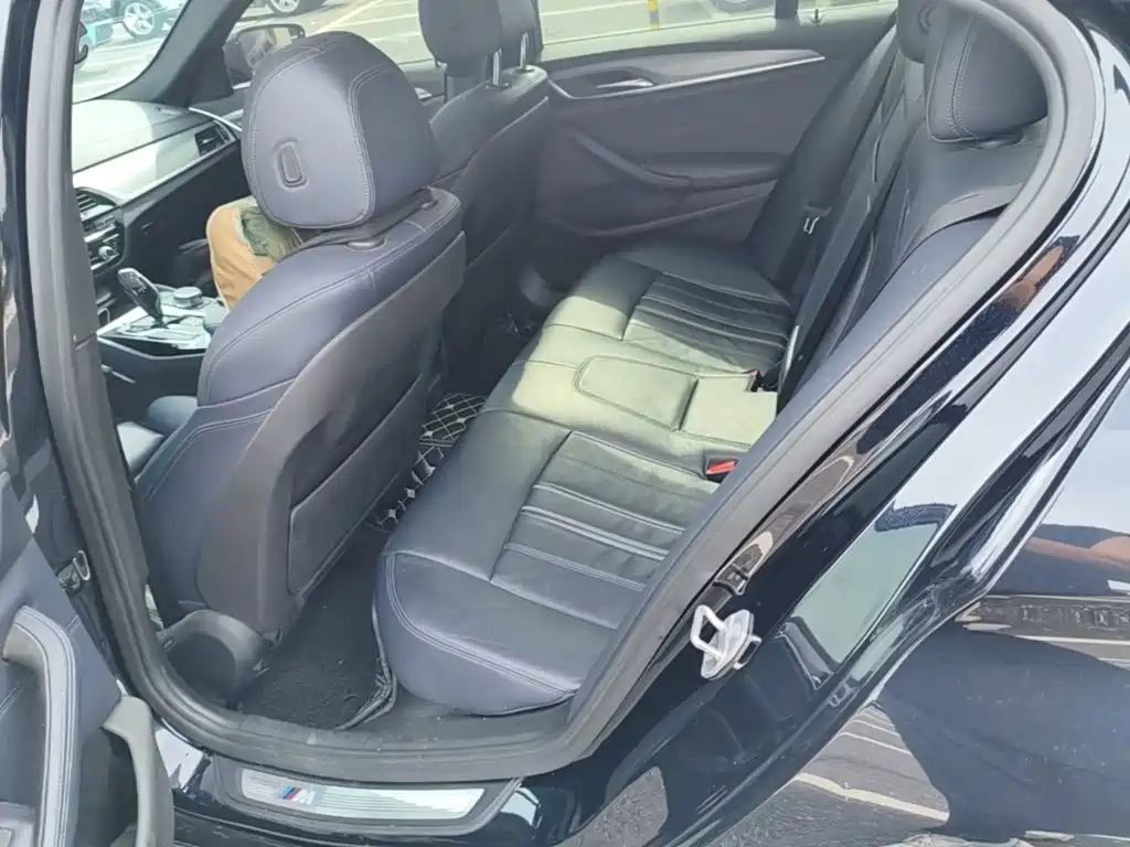 BMW 5 Series 2018 — фото 17