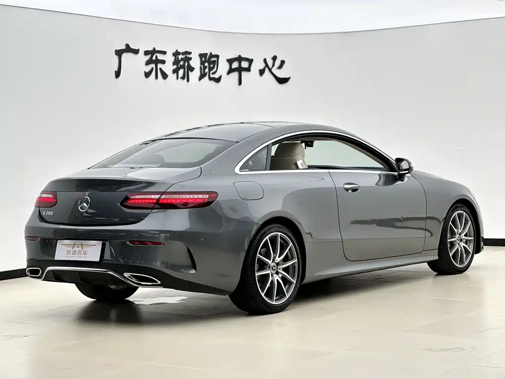 Mercedes-Benz E-Class 2022 — фото 8