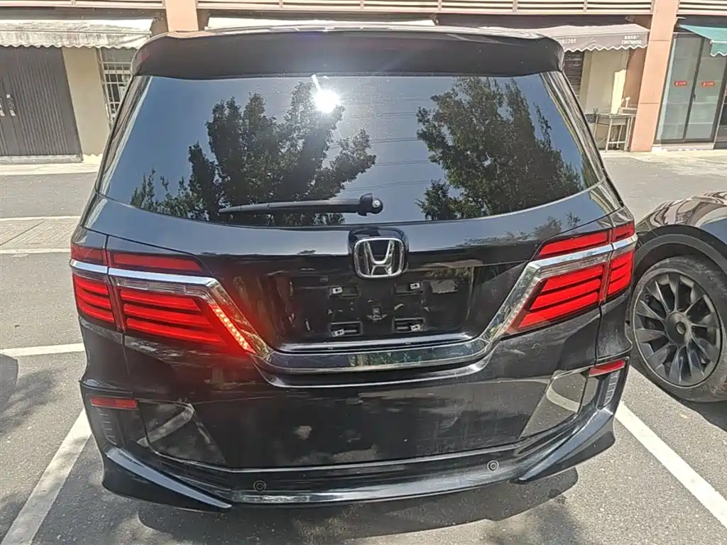 Honda Elysion 2019 — фото 6