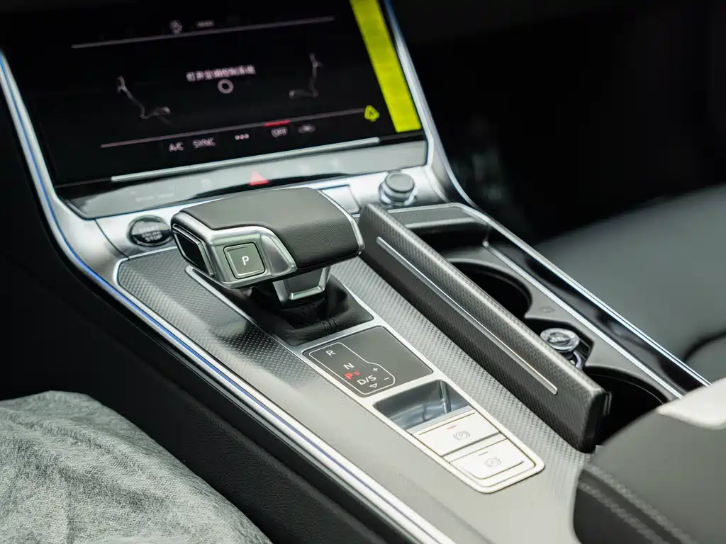 Audi A6L — фото 10